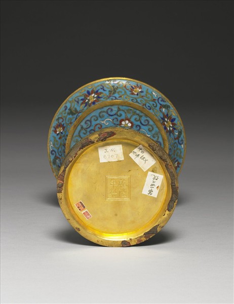 掐絲琺瑯燭台（五供）