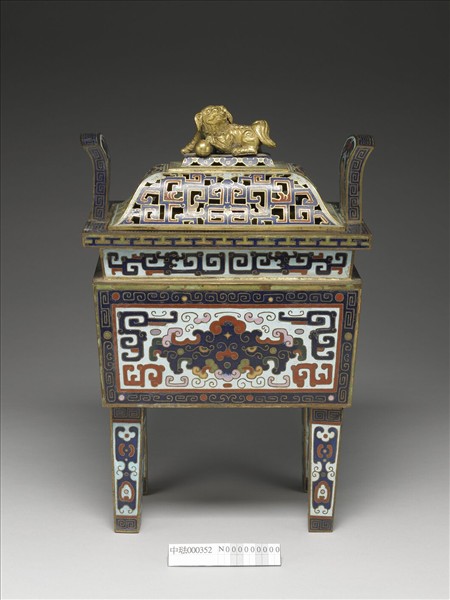 掐絲琺瑯四足鼎