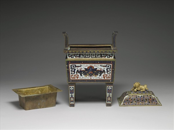 掐絲琺瑯四足鼎