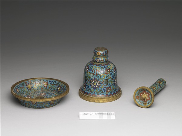 掐絲琺瑯燭台（五供）