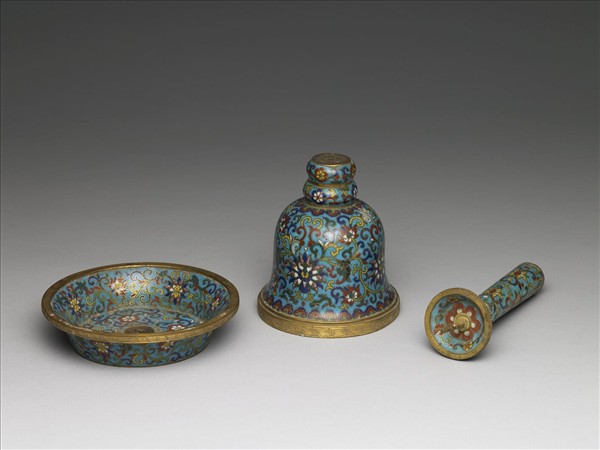 掐絲琺瑯燭台（五供）