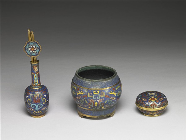 掐絲琺瑯夔龍獸面紋香爐