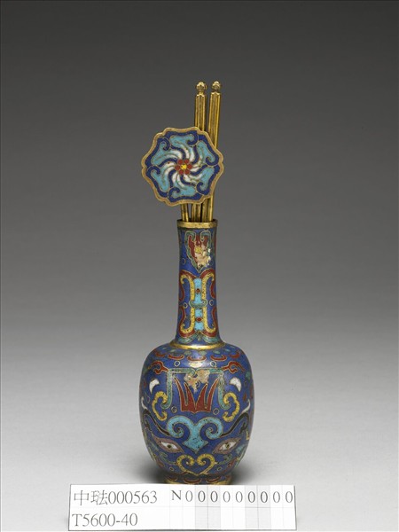 掐絲琺瑯獸面紋瓶