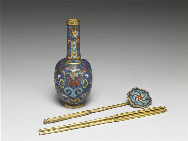 掐絲琺瑯獸面紋瓶