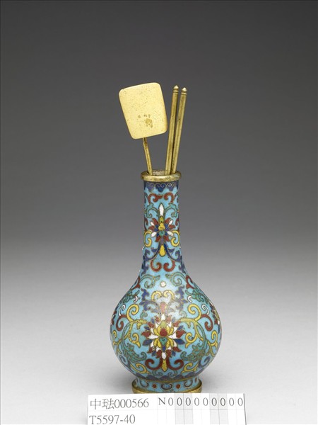 掐絲琺瑯瓶