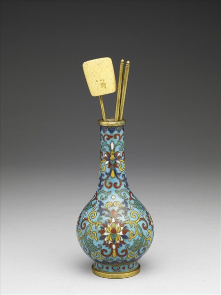 掐絲琺瑯瓶
