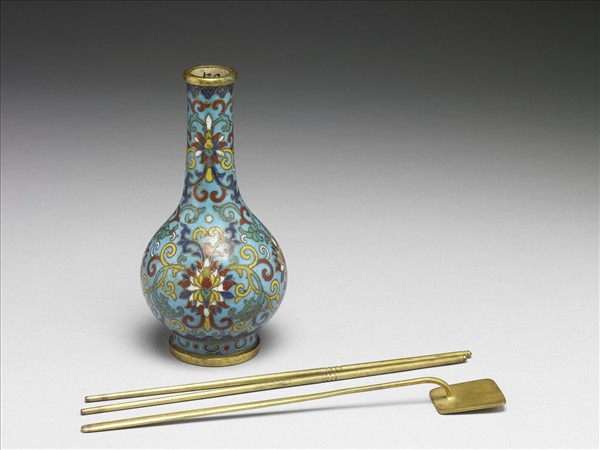 掐絲琺瑯瓶