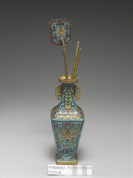 掐絲琺瑯瓶