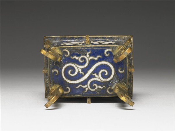 掐絲琺瑯四足爐