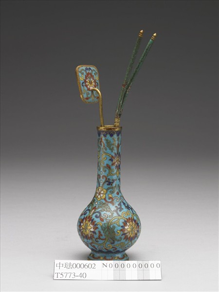 掐絲琺瑯瓶