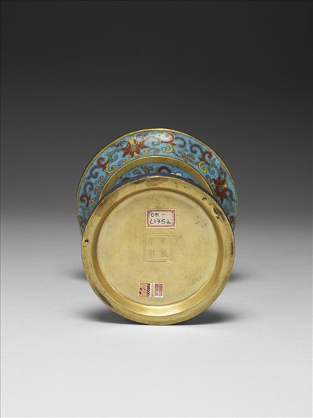 掐絲琺瑯龍鳳紋燭台（五供）