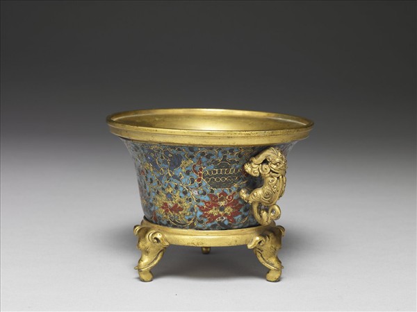 掐絲琺瑯番蓮爐