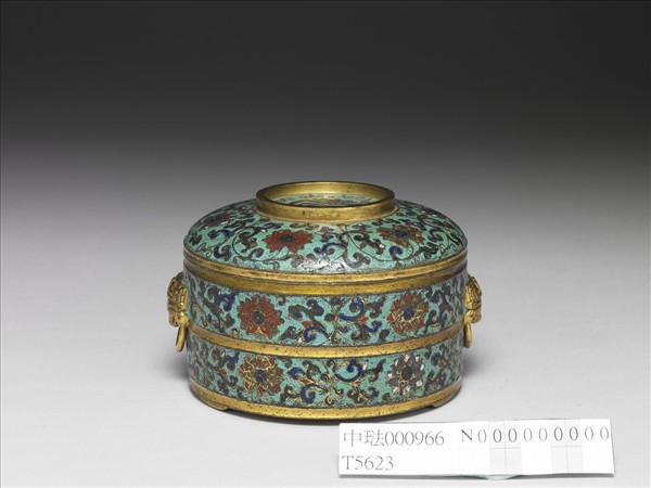 掐絲琺瑯番蓮紋盒