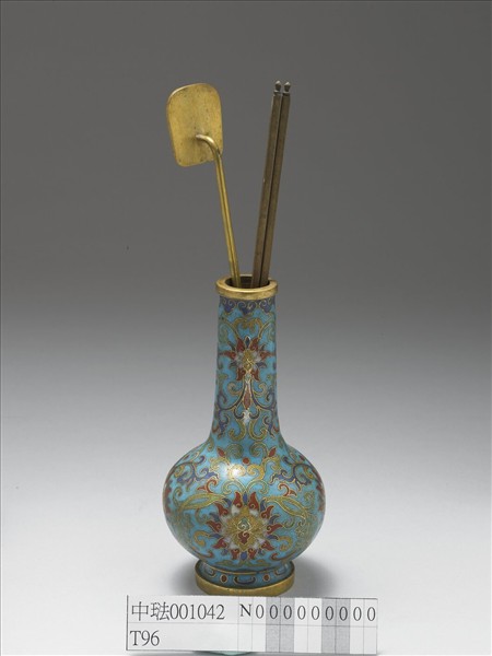 掐絲琺瑯瓶