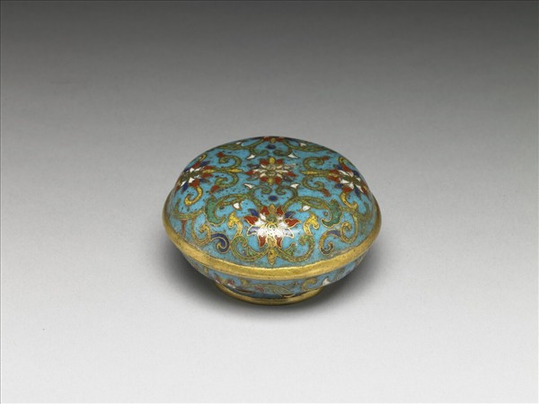 掐絲琺瑯番蓮紋盒