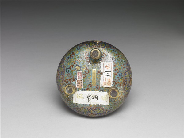 掐絲琺瑯番蓮紋爐