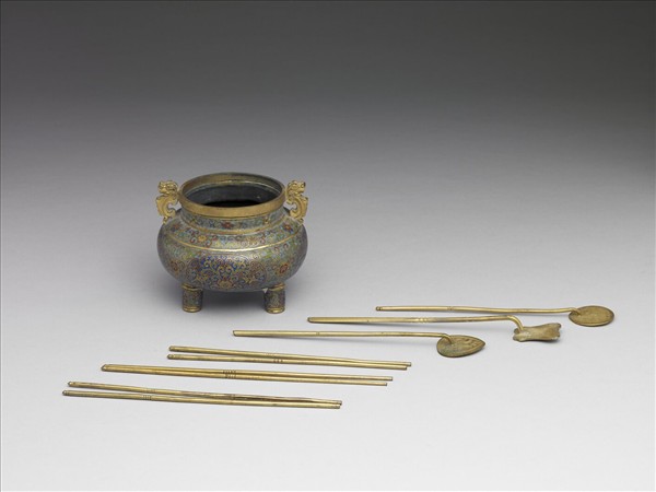 掐絲琺瑯番蓮紋爐