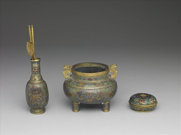 掐絲琺瑯番蓮紋爐