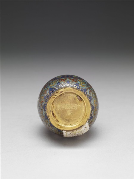 掐絲琺瑯番蓮紋瓶