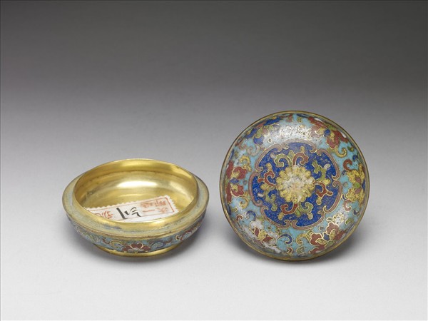 掐絲琺瑯番蓮紋盒