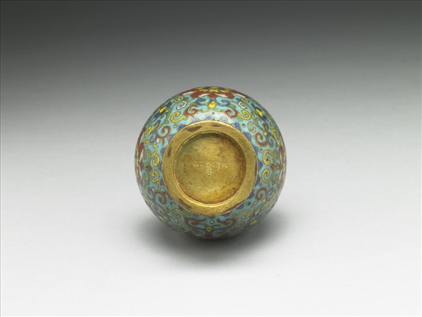 掐絲琺瑯番蓮瓶