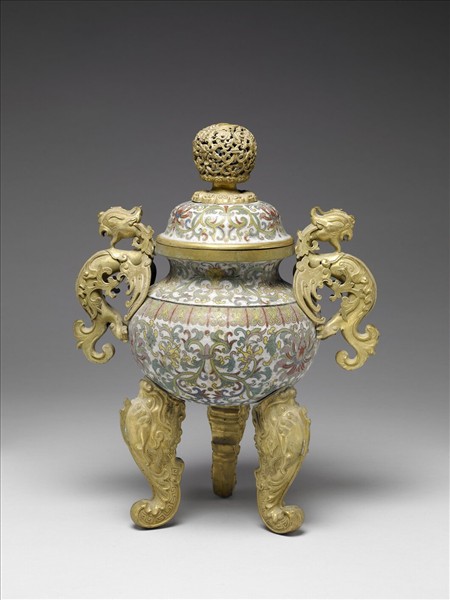 掐絲琺瑯纏枝番蓮紋爐