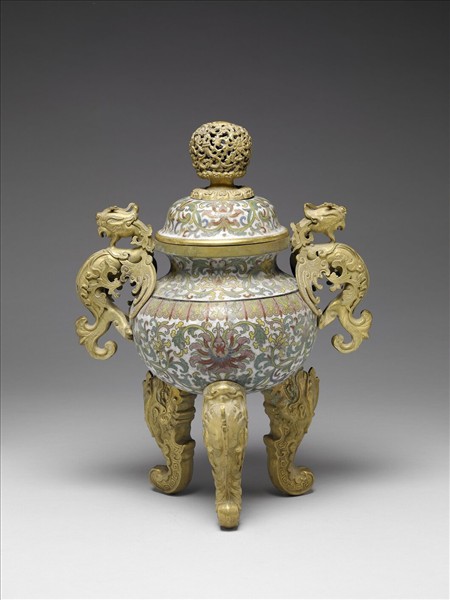 掐絲琺瑯纏枝番蓮紋爐