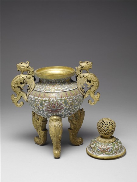 掐絲琺瑯纏枝番蓮紋爐