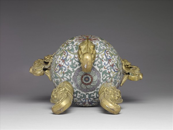 掐絲琺瑯纏枝番蓮紋爐