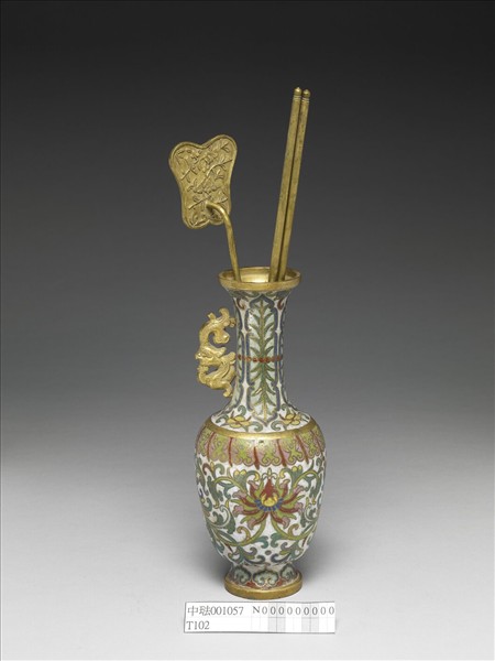 掐絲琺瑯纏枝番蓮瓶