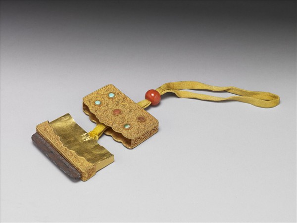 鍍金嵌松石珊瑚火鐮盒