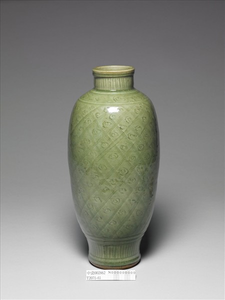 龍泉窯 青瓷劃花渦捲紋橄欖瓶