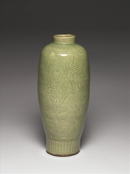 龍泉窯 青瓷劃花花卉紋橄欖瓶