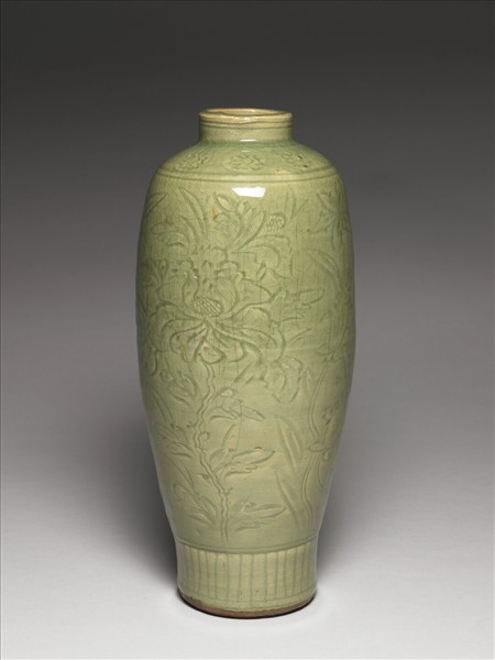 龍泉窯 青瓷劃花花卉紋橄欖瓶