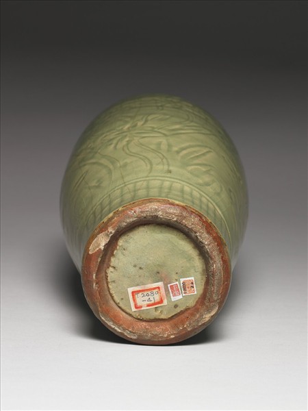 龍泉窯 青瓷劃花花卉紋橄欖瓶