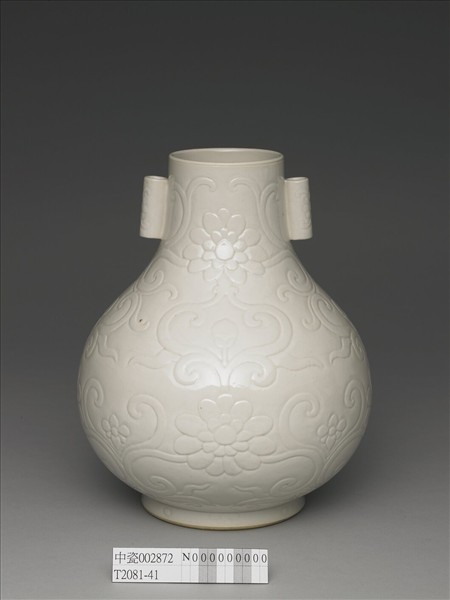 白瓷花卉紋貫耳壺