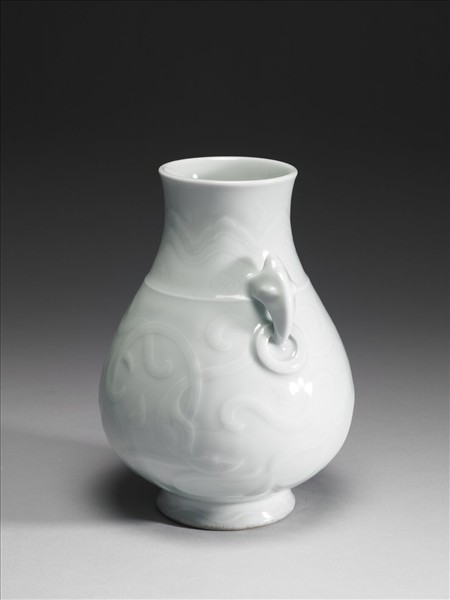 青瓷獸耳暗環瓶