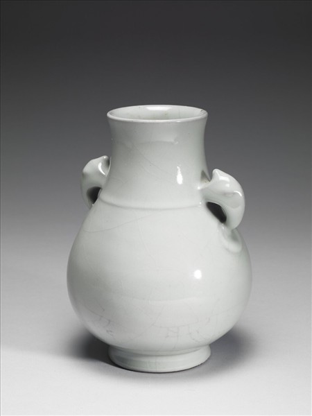 青瓷獸耳暗環瓶