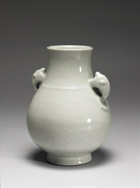 青瓷獸耳暗環瓶