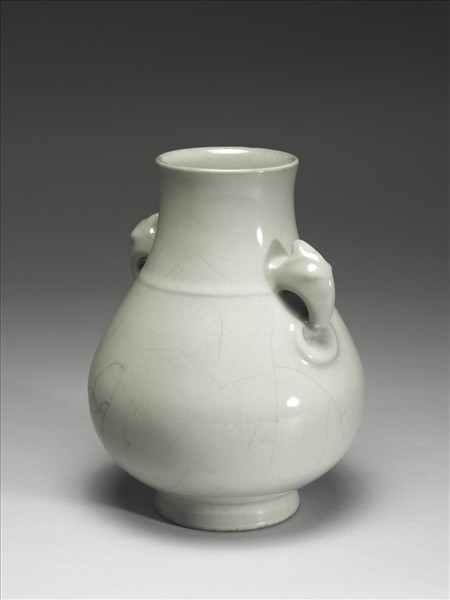 青瓷獸耳暗環瓶
