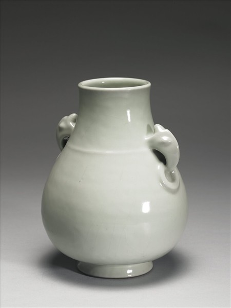青瓷獸耳暗環瓶
