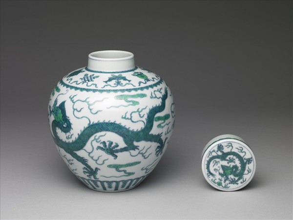 鬥彩綠龍紋蓋罐