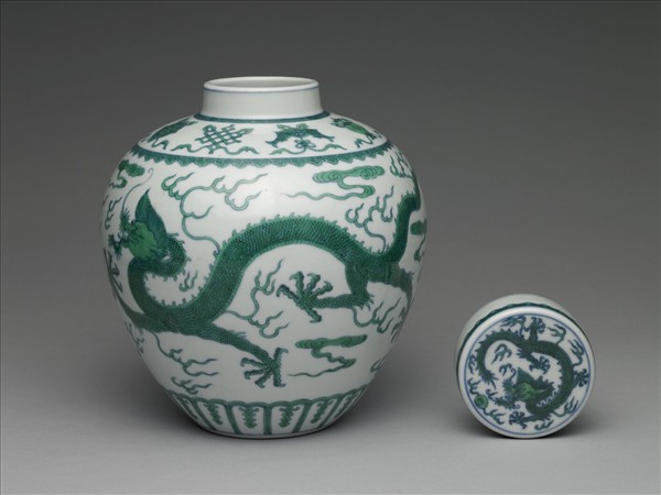 鬥彩綠龍紋蓋罐