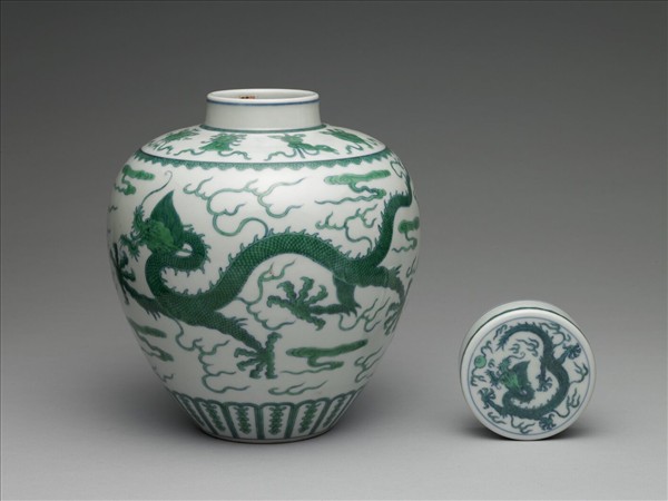 鬥彩綠龍紋蓋罐