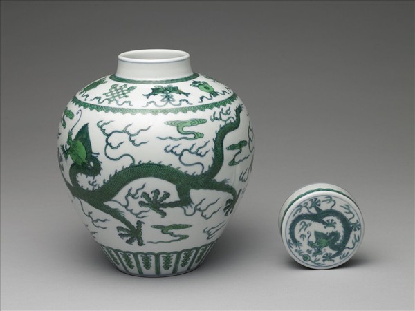 鬥彩綠龍紋蓋罐