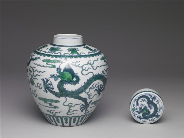 鬥彩綠龍紋蓋罐
