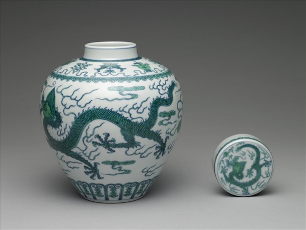 鬥彩綠龍紋蓋罐