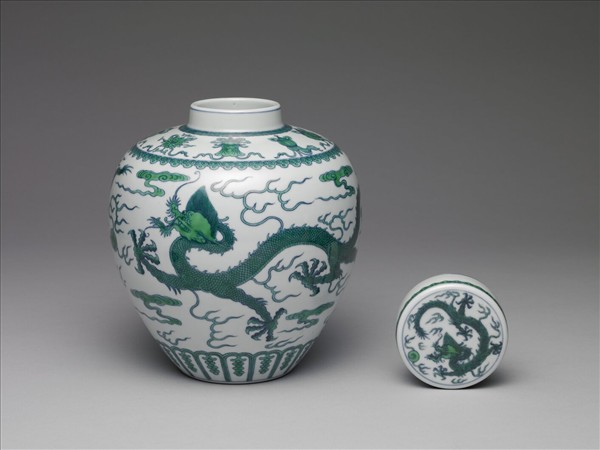 鬥彩綠龍紋蓋罐
