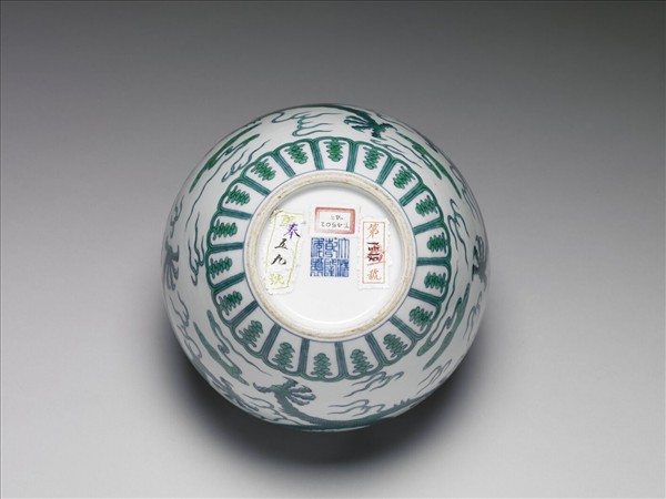 鬥彩綠龍紋蓋罐