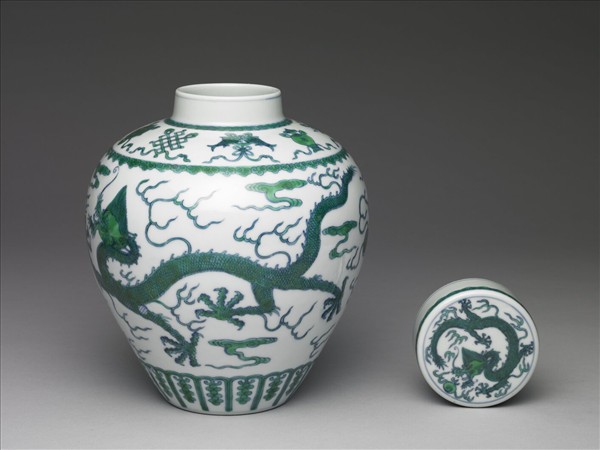 鬥彩綠龍紋蓋罐